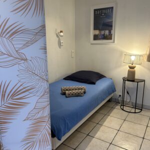 lit simple grande chambre rdc maison françois ouessant